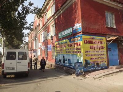 Новость - События - Ограбление в центре Луганска: преступники обчистили компьютерный магазин 