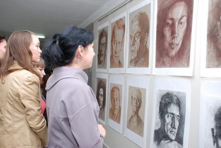 Новость - Досуг и еда - В Луганске иностранец открыл выставку портретов