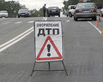 В Луганске столкнулись "Мицубиси" и "ВАЗ". Фото: ru.tsn.ua