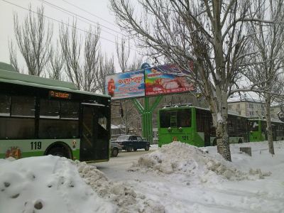 Из-за снегопада движение в Луганске затруднено. Фото: cxid-info.