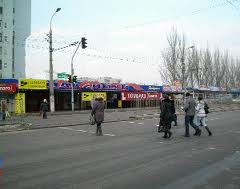 На улице Буденного снесут торговые модули. Фото: paralel-media.com.ua
