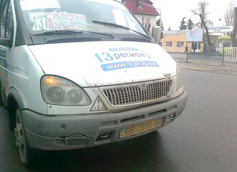 Инцидент произошел сегодня, 20 марта, примерно в 10.00 в Луганске, в маршрутном такси № 137-А, гос. номер ВВ 2816 АА.  