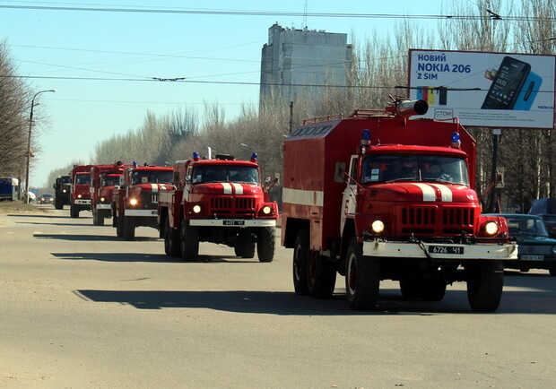 Из Луганска в столицу отправились 9 пожарных машин. Фото: www.lugansk.mns.gov.ua