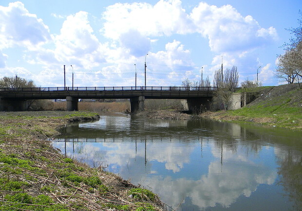 Новость - События - Река Лугань весной 2013 года: мусор, грязь и немного воды