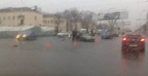 ДТП в центре Луганска. 28.11.2012. Фото: Виталий Савустьян