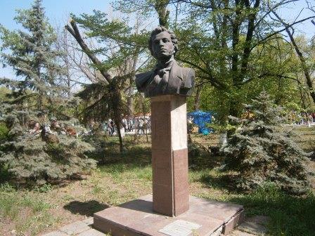 Новость - События - В парке 1 Мая отремонтировали памятник Пушкину