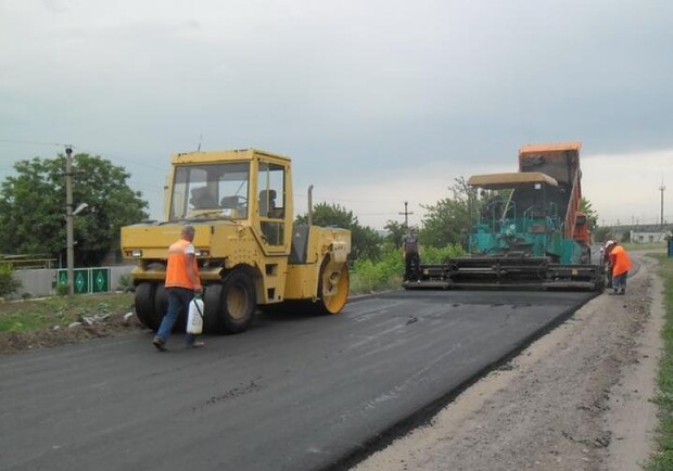 Новость - Транспорт и инфраструктура - В центре Луганска в самый час пик опять наносят разметку