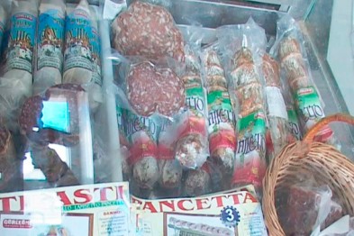 У подпольного "мясника" было изъято 157 кг колбасных и мясных продуктов на общую сумму более 30 000 грн. Фото: пресс-служба ГУ МВДУ