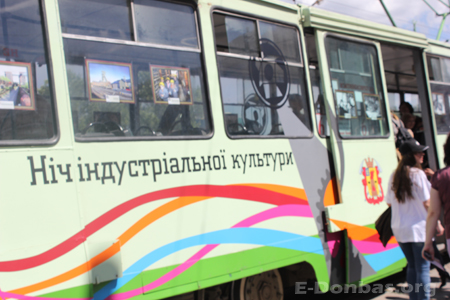 В прошлом году луганчан катали на индустриальном трамвае. Фото: e-donbas.org
