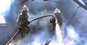 Сегодня утром на Оборонной горел «Фуршет». Фото: пресс-служба ГУ ГСЧС в Луганской области