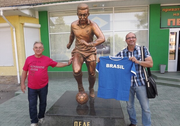 Бразильские специалисты по футболу посетили луганский музей Пеле. Фото: cxid.info