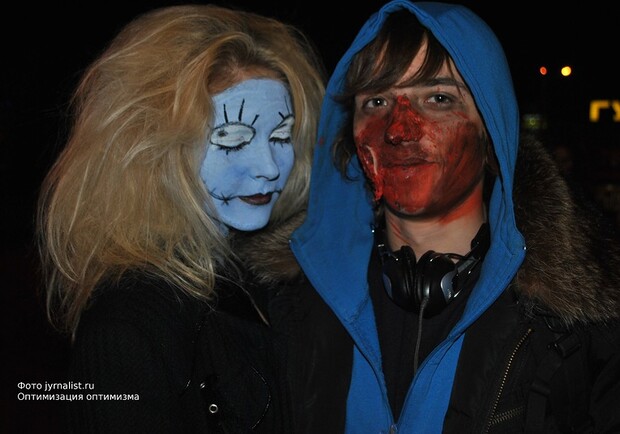 В Луганске молодежь "отрывалась" на Хэллоуин. Фото: jyrnalist.ru