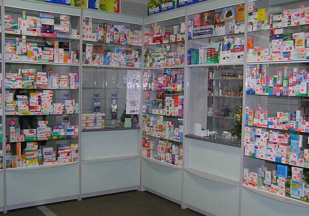 В жару аптеки наперебой продают лекарства от простуды и отравлений. Фото с сайта www.bashvest.ru.