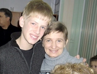 Джошуа - в детстве Сережа - со своей родной мамой. Фото: fakty.ua