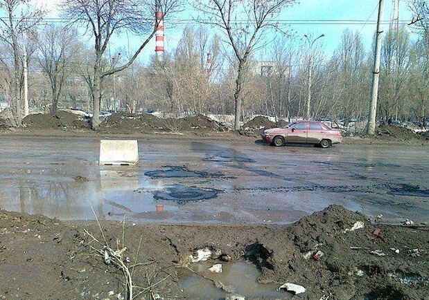 Водители советуют объезжать улицу Лутугинскую. Фото: fishki.net