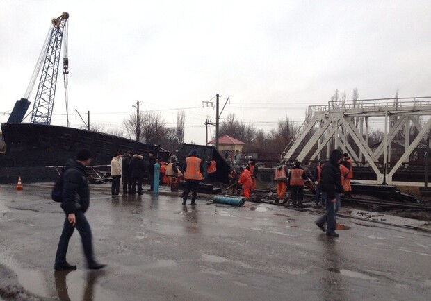 Новость - События - Авария в Луганске - на переезде перевернулся поезд