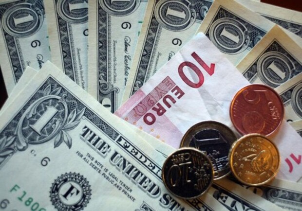 Доллары и евро каждый день дорожают, минимум, на 10 копеек, Фото: novostey.com