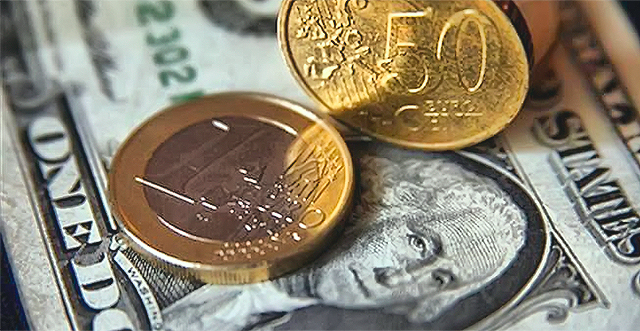 Евро и доллар бьют новые рекорды. Фото rus.newsru.ua.