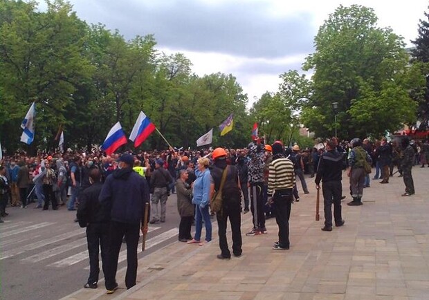 В Луганске вновь захватили обладминистрацию. Фото: Ирина Козырева