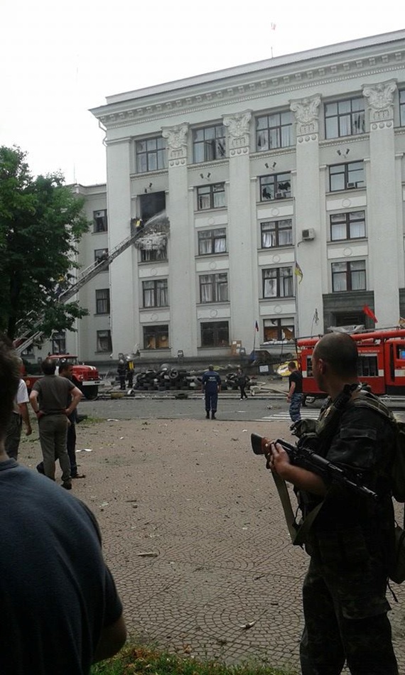 Пожар в Луганской обладминистрации. Фото: Елена Особова