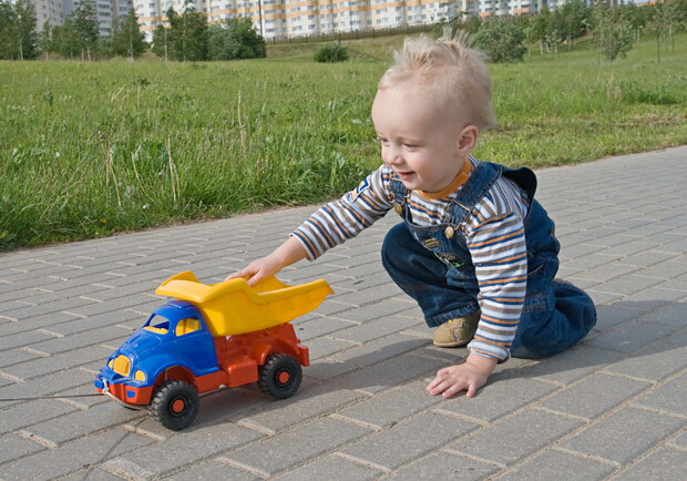 Вывезти десятерых детей или лежачего больного из Луганска невозможно. Фото с сайта fotokanal.com