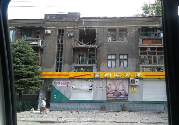 Новость - События - Бои за Луганск: разгром облвоенкомата и снаряд в жилом доме на Кирова
