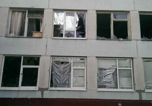 Новость - События - Бои в Луганске: в Южном пострадала школа и дом, разрушен дом в Мирном