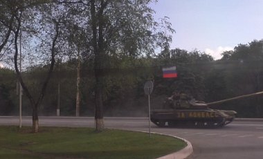 Такой так с российским флагом видели в Луганске. Фото: news.liga.net