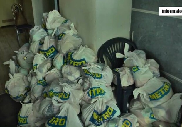 Новость - События - Неловко получилось: боевики раздали товары из разграбленного супермаркета под видом помощи из России