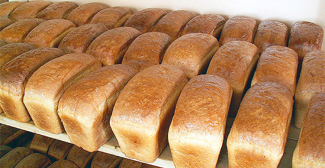 Пекари хлебозавода продолжают исправно выполнять свою работу. Фото с сайта <a href="http://www.venev.ru/main/382-venjovskijj-khleb-bez-dobavok-i-uluchshitelejj.html">venev.ru</a>.