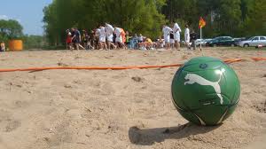 Луганчанам турнир подарил небывалую зрелищность.
Фото: beachsoccer.by