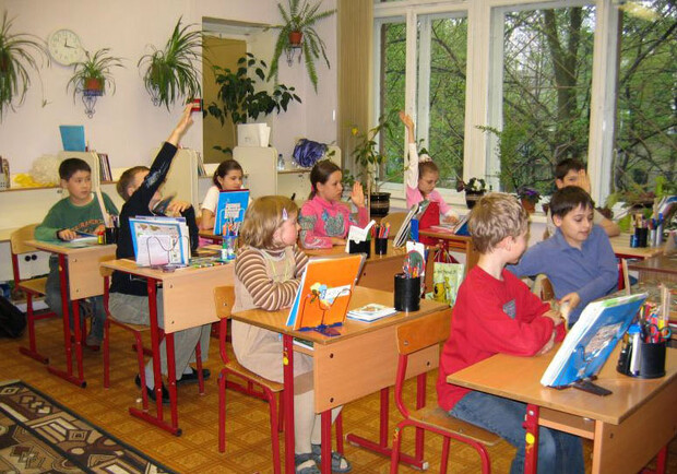 По данным статистики более 80% школьников города все же учатся на русском. Фото с сайта www.fesch.ru.