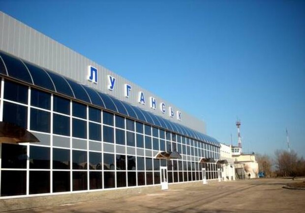 Луганский аэропорт не работал до 15:00.
Фото: images.yandex.ua