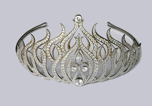Эта корона достанется победительнице конкурса "Мисс Луганщина - 2011". Фото: miss-lugansk.at.ua