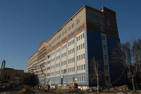 Правительство выделило на восстановление больницы и оказание помощи пострадавшим и семьям погибших 20 миллионов гривен. Фото: gorod.lugansk.ua