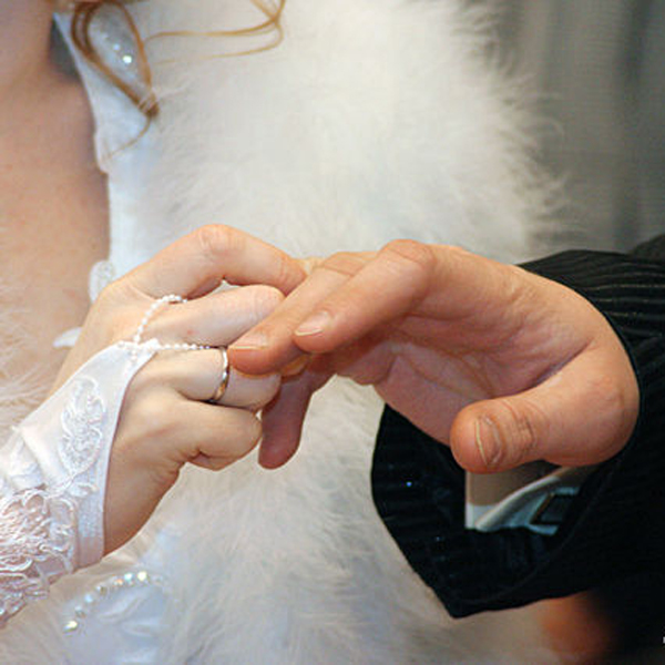 Астрологи советуют пожениться до 11 часов. Фото: vgorode