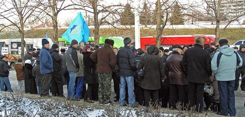 В Луганске сегодня митинговали перевозчики и коммунисты. Фото: ostro.org