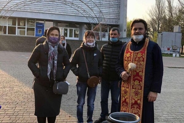 За пределами церквей: как в Одессе дежурят священнослужители фото 1