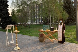 За пределами церквей: как в Одессе дежурят священнослужители фото 2