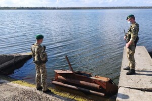 Контрабандисты с фантазией: в Одесской области нашли самодельную субмарину фото