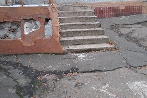 Трещины на стенах и убитая дорога: школа на Тополе находится в плачевном состоянии (фото) фото 1