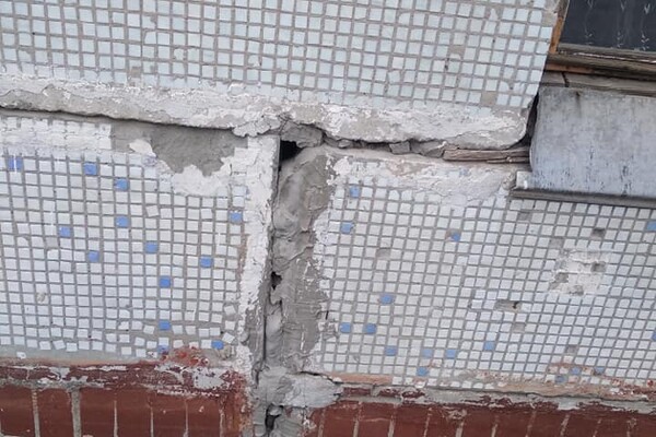 Трещины на стенах и убитая дорога: школа на Тополе находится в плачевном состоянии (фото) фото 2