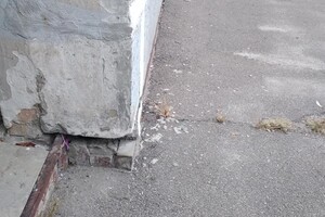 Трещины на стенах и убитая дорога: школа на Тополе находится в плачевном состоянии (фото) фото 8
